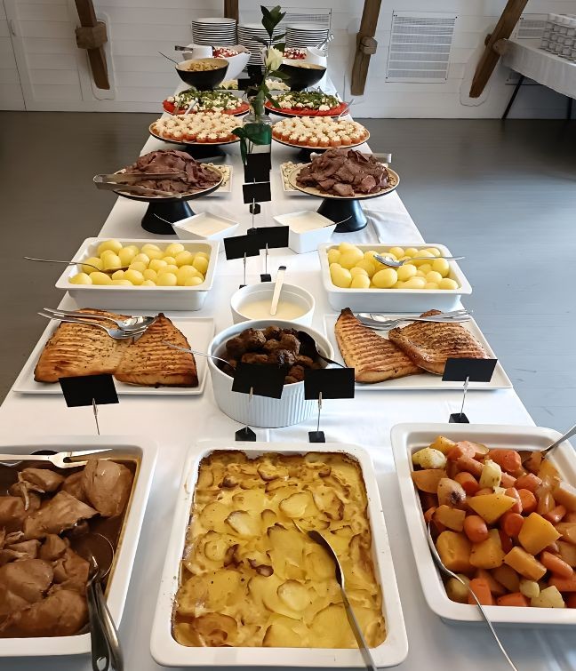 Lauantailounas Kaidanojan Kartanolla Pöytyällä