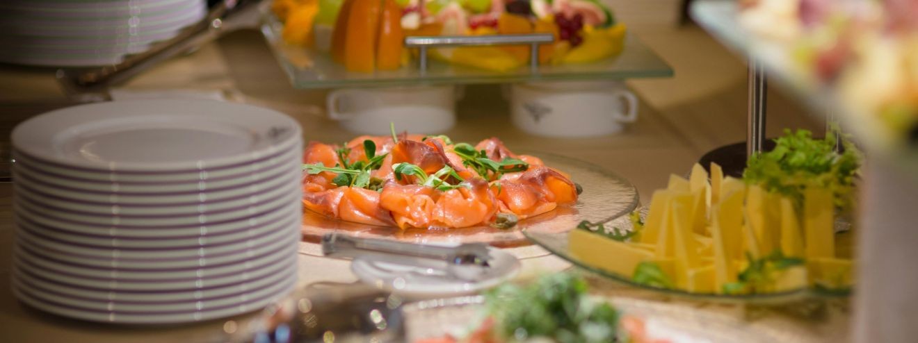 Catering ja noutopöytä Kaidanojan Kartanolla